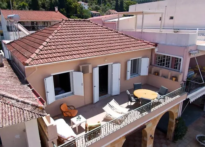 Casa Di Vito, 10m From Sami's Main Square Apartment *